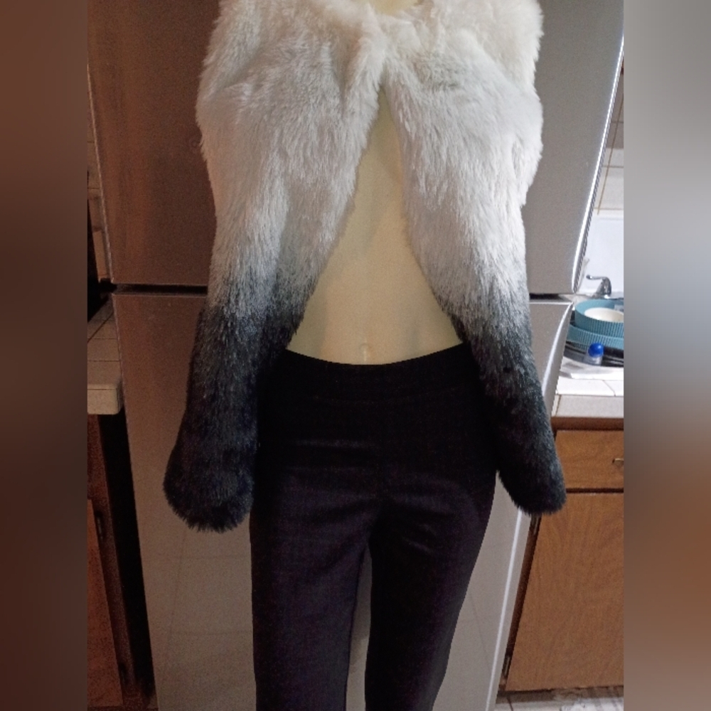 Vince Camuto Ombre Faux Fur Vest White Gray Black Dip Dye Shaggy Cozy S